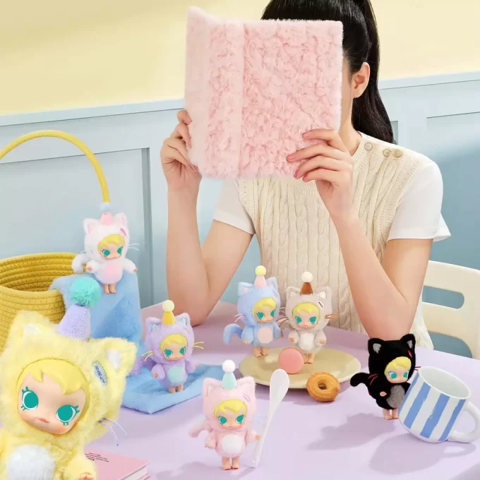 Baby Molly Pocket Friends -sarja – vinyylipehmoinen riipusverholaatikko