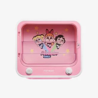 CRYBABY × Powerpuff Girls -sarjan TV-setin valaisema vitriini