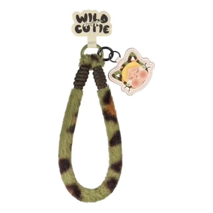 Crybaby Wild but Cutie -kännykkäkoru ”Camo Cutie”