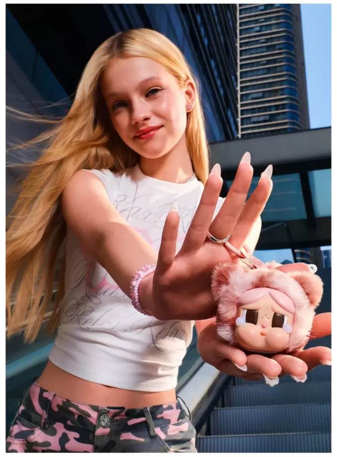 CRYBABY Wild But Cutie -sarja – Vinyylinen pehmoinen riipusrasia