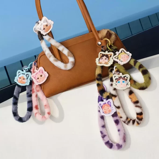 CRYBABY Wild But Cutie -sarjan puhelinkoru, sokea laatikko