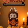 Happy Halloween Party -sarja – Istuva kurpitsa -vinyylipehmoriipus