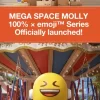 MEGA SPACE MOLLY 100 % × Emoji™ -sarja