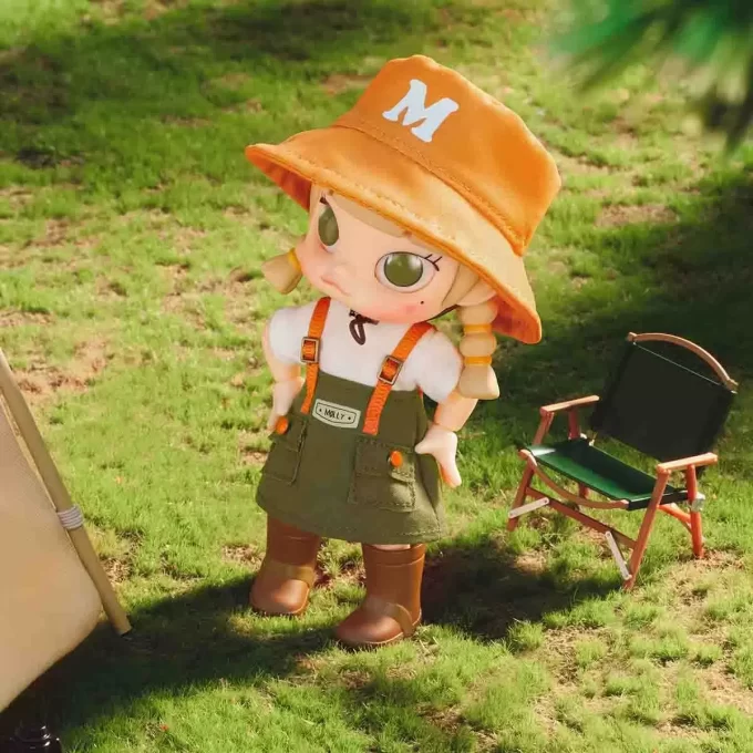 MOLLY Go Camping -toimintahahmo
